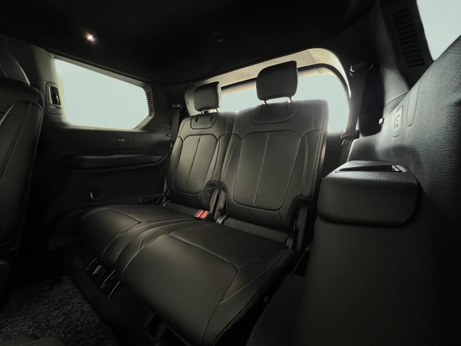 Jeep Grand Cherokee L photo 36