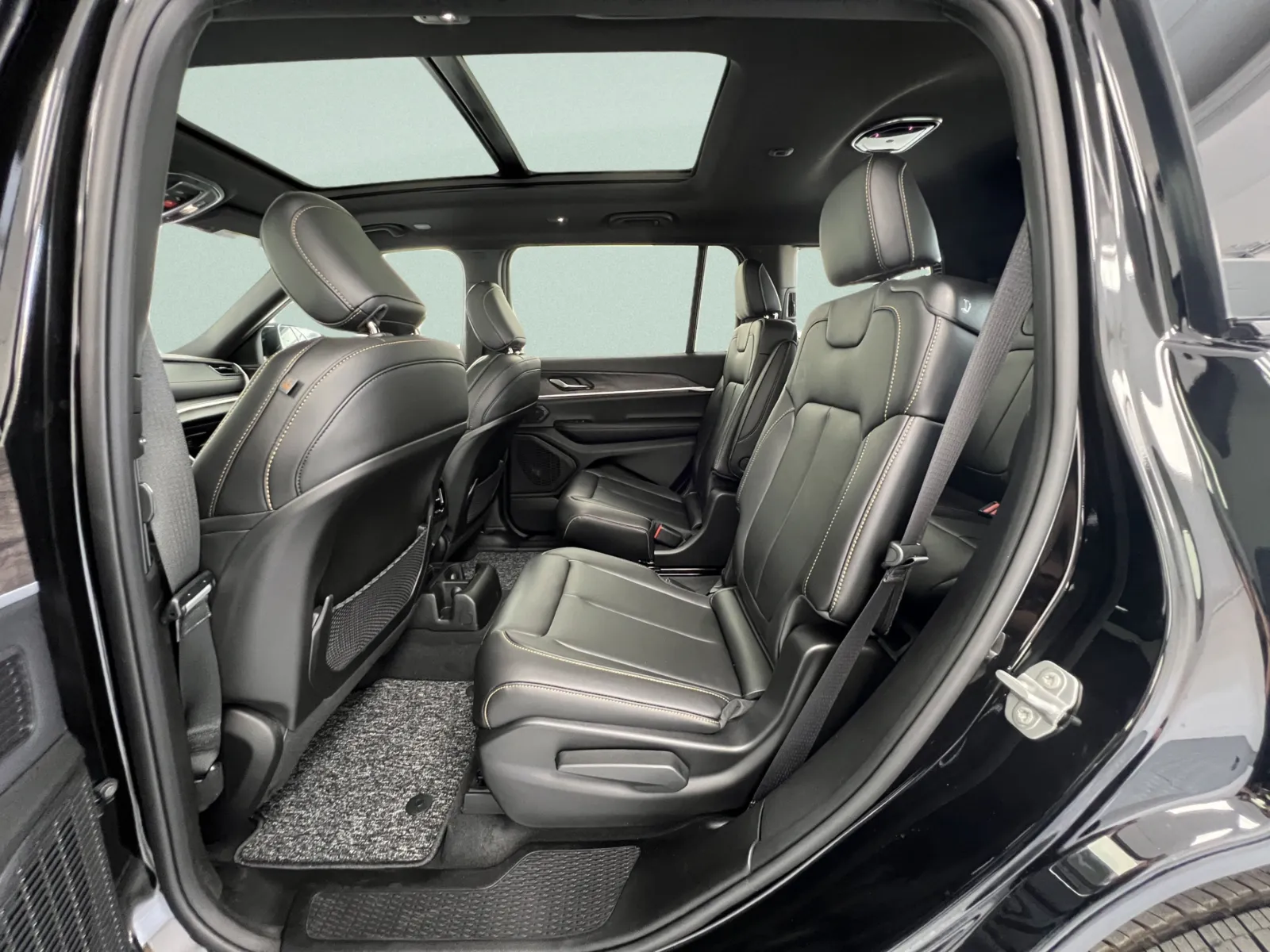 Jeep Grand Cherokee L photo 35