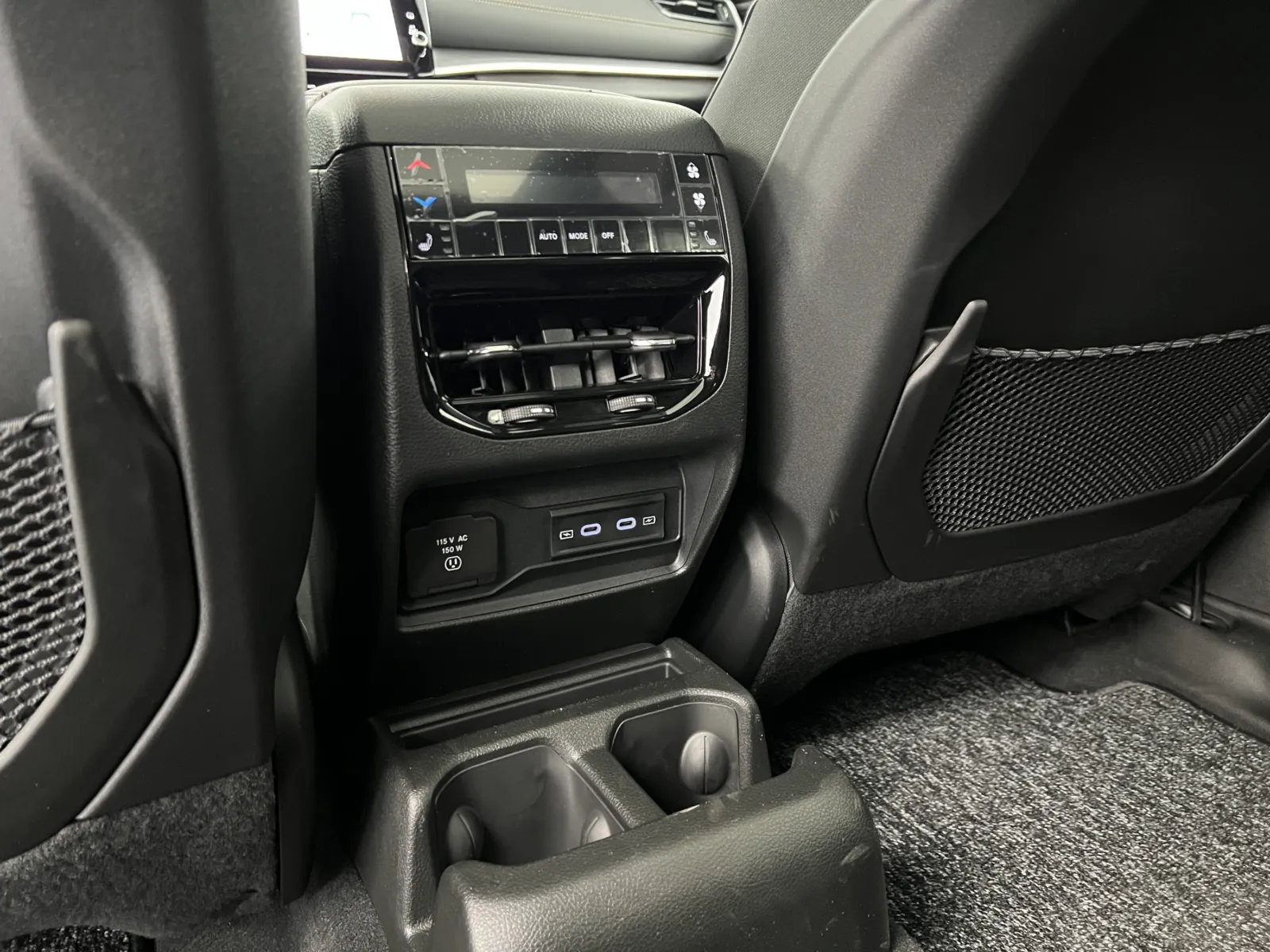 Jeep Grand Cherokee L photo 37