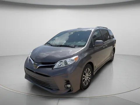 Photos of 2018 Toyota Sienna XLE Premium for sale in Chillicothe, MO at MAG CDJR