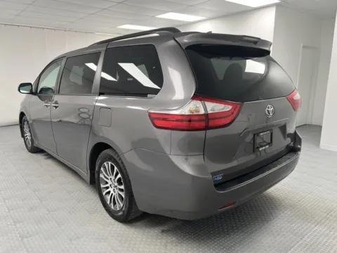 More photos of 2018 Toyota Sienna XLE Premium at MAG CDJR, MO