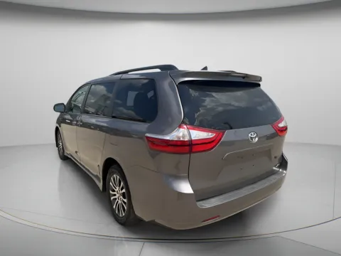 More photos of 2018 Toyota Sienna XLE Premium at MAG CDJR, MO