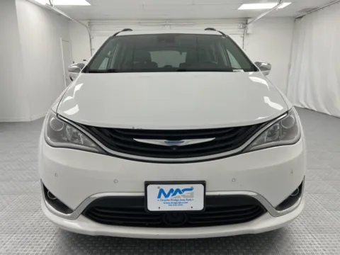 Photos of 2018 Chrysler Pacifica Hybrid Limited for sale in Chillicothe, MO at MAG CDJR