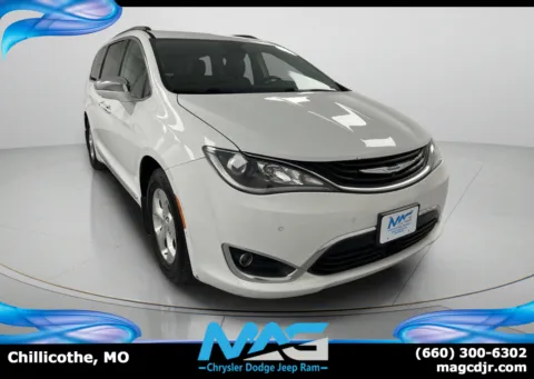 White 2018 Chrysler Pacifica Hybrid Limited for sale in Chillicothe, MO