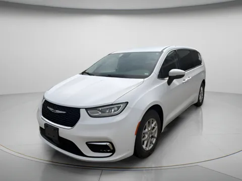 Photos of 2023 Chrysler Pacifica Touring L for sale in Chillicothe, MO at MAG CDJR