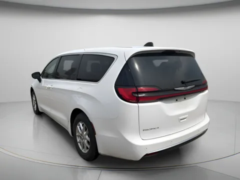 More photos of 2023 Chrysler Pacifica Touring L at MAG CDJR, MO