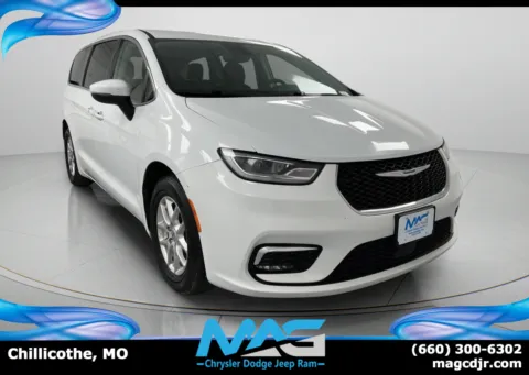 White 2023 Chrysler Pacifica Touring L for sale in Chillicothe, MO
