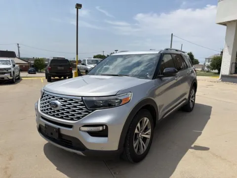 Photos of 2020 Ford Explorer Platinum for sale in Chillicothe, MO at MAG CDJR