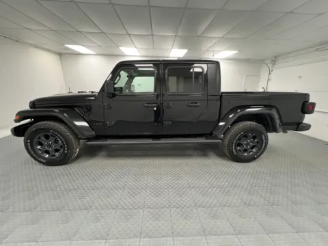 More photos of 2022 Jeep Gladiator Willys at MAG CDJR, MO