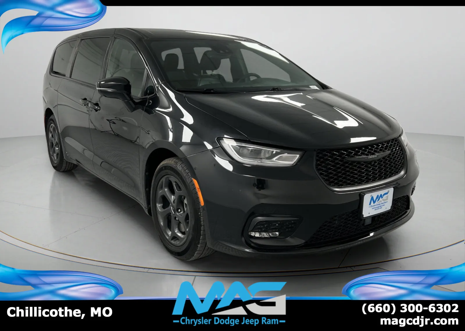 Black 2022 Chrysler Pacifica Hybrid Touring L for sale in Chillicothe, MO