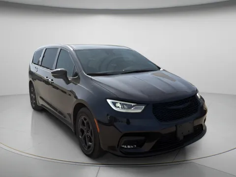 Black 2022 Chrysler Pacifica Hybrid Touring L for sale in Chillicothe, MO