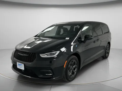 Another view of 2022 Chrysler Pacifica Hybrid Touring L for sale in Chillicothe, MO at MAG CDJR