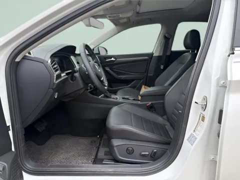 Another view of 2021 Volkswagen Jetta SEL for sale in Chillicothe, MO at MAG CDJR