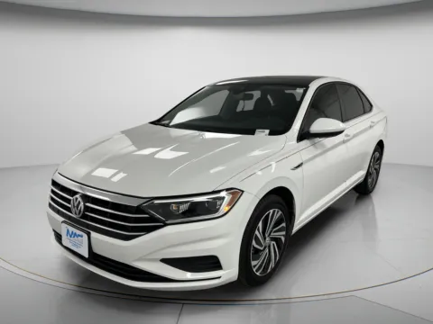 More photos of 2021 Volkswagen Jetta SEL at MAG CDJR, MO