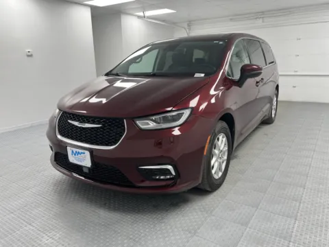 Another view of 2023 Chrysler Pacifica Touring L for sale in Chillicothe, MO at MAG CDJR