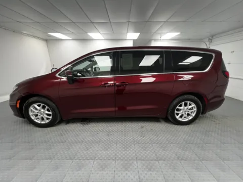 More photos of 2023 Chrysler Pacifica Touring L at MAG CDJR, MO