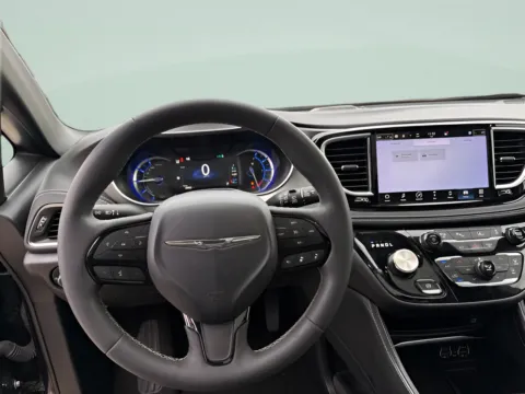 More photos of 2023 Chrysler Pacifica Hybrid Limited at MAG CDJR, MO