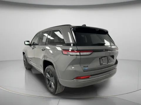 More photos of 2027 Jeep Grand Cherokee Limited Reserve at MAG CDJR, MO