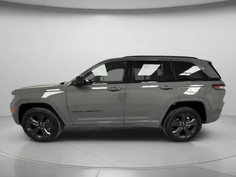 More photos of 2027 Jeep Grand Cherokee Limited Reserve at MAG CDJR, MO