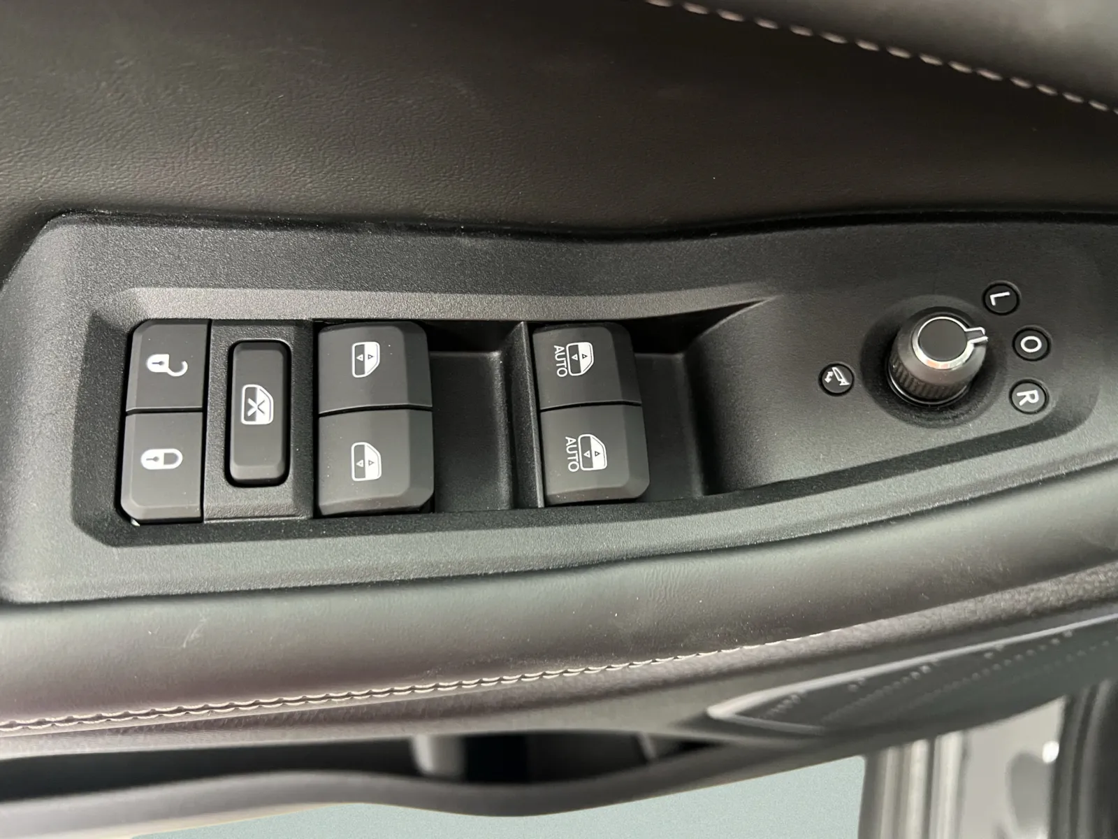 Jeep Grand Cherokee photo 16