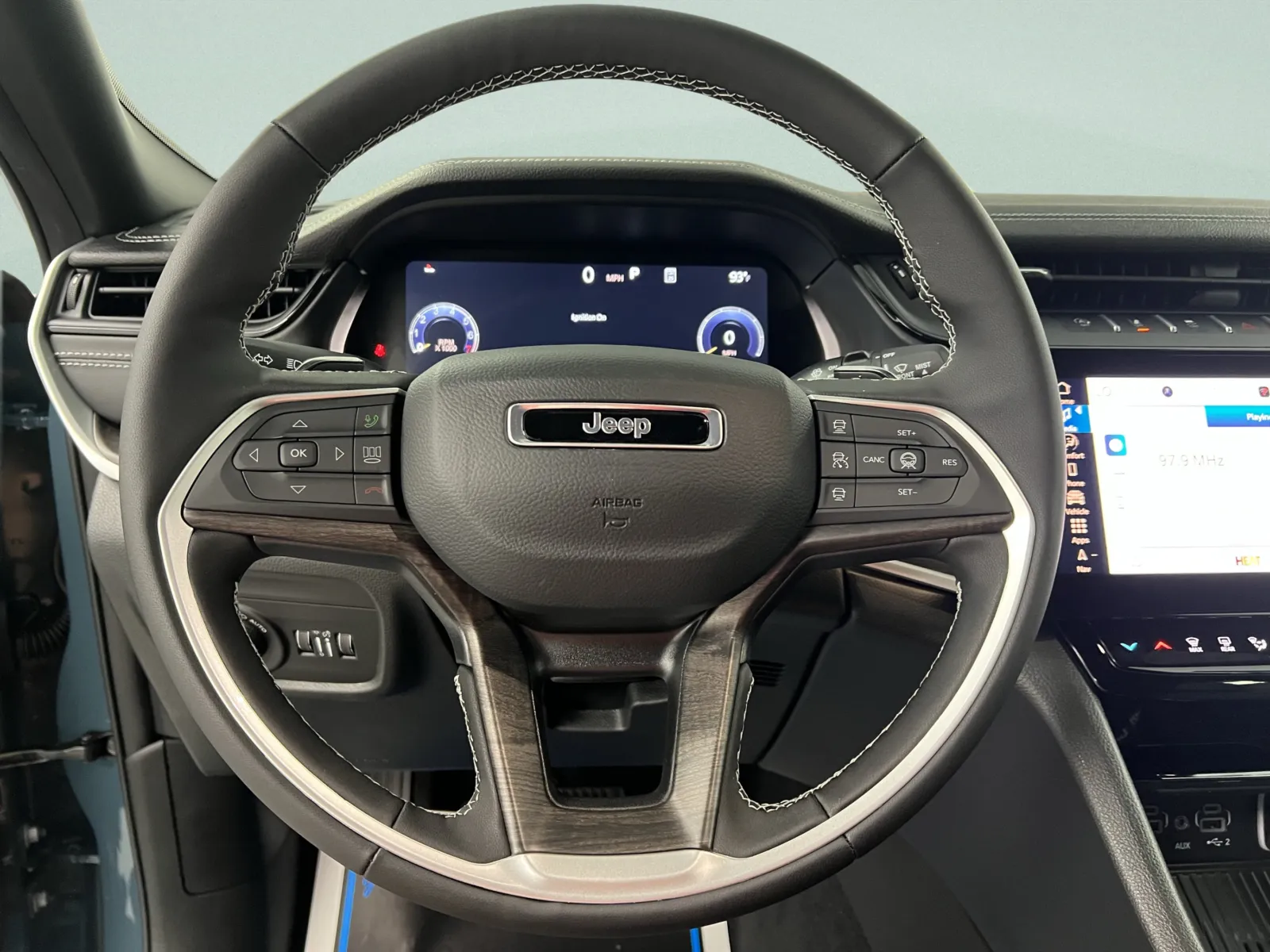 Jeep Grand Cherokee photo 26