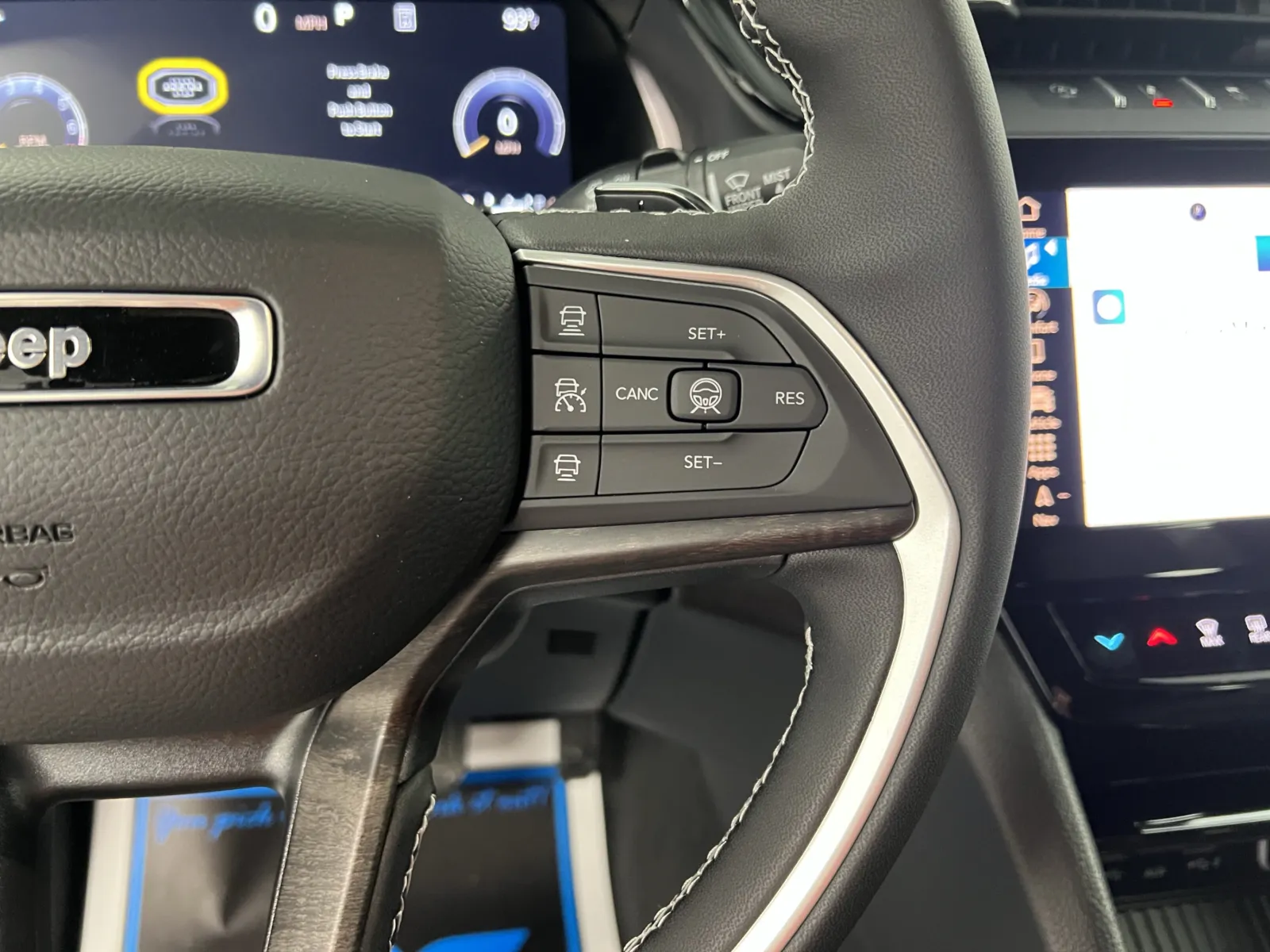 Jeep Grand Cherokee photo 23