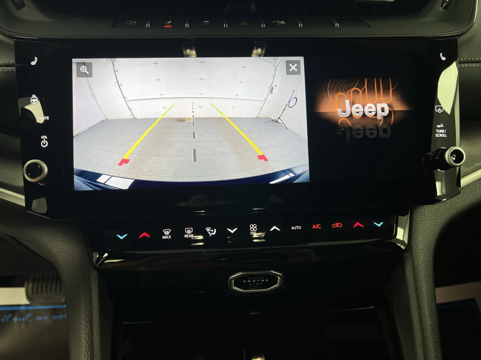 Jeep Grand Cherokee photo 19