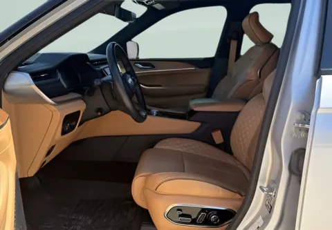 More photos of 2021 Jeep Grand Cherokee L Summit Reserve at MAG CDJR, MO