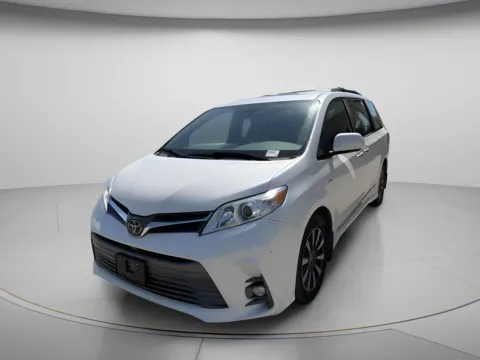 Photos of 2019 Toyota Sienna XLE for sale in Chillicothe, MO at MAG CDJR