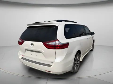 More photos of 2019 Toyota Sienna XLE at MAG CDJR, MO
