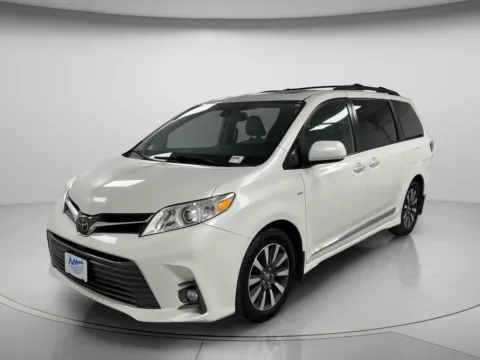 More photos of 2019 Toyota Sienna XLE at MAG CDJR, MO