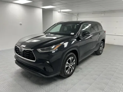 Another view of 2021 Toyota Highlander XLE for sale in Chillicothe, MO at MAG CDJR