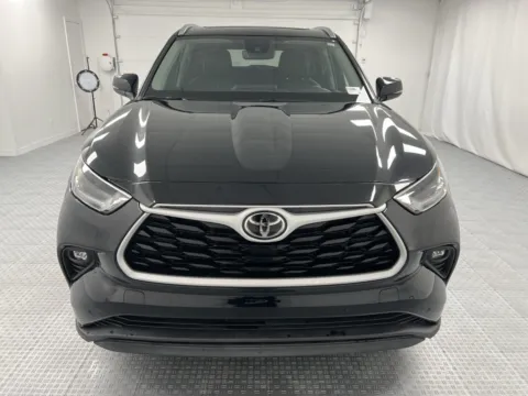 Photos of 2021 Toyota Highlander XLE for sale in Chillicothe, MO at MAG CDJR