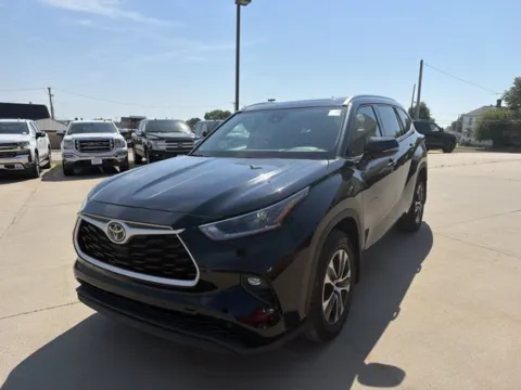 Photos of 2021 Toyota Highlander XLE for sale in Chillicothe, MO at MAG CDJR