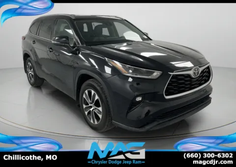 Black 2021 Toyota Highlander XLE for sale in Chillicothe, MO
