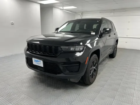 Another view of 2024 Jeep Grand Cherokee Altitude for sale in Chillicothe, MO at MAG CDJR
