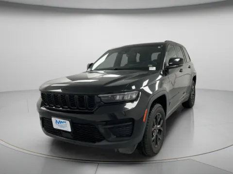 More photos of 2024 Jeep Grand Cherokee Altitude at MAG CDJR, MO