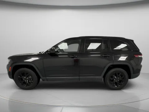 More photos of 2024 Jeep Grand Cherokee Altitude at MAG CDJR, MO