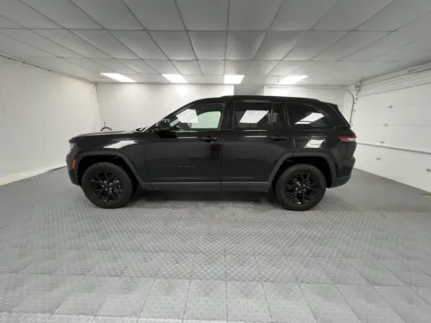 More photos of 2024 Jeep Grand Cherokee Altitude at MAG CDJR, MO