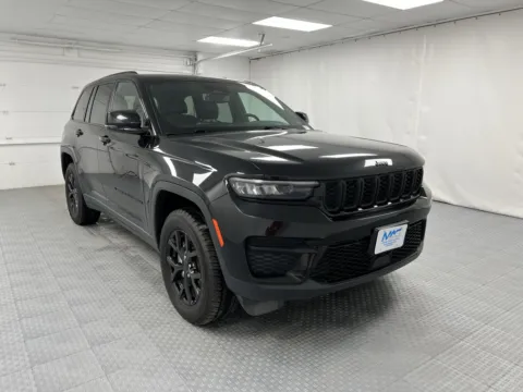 Black 2024 Jeep Grand Cherokee Altitude for sale in Chillicothe, MO