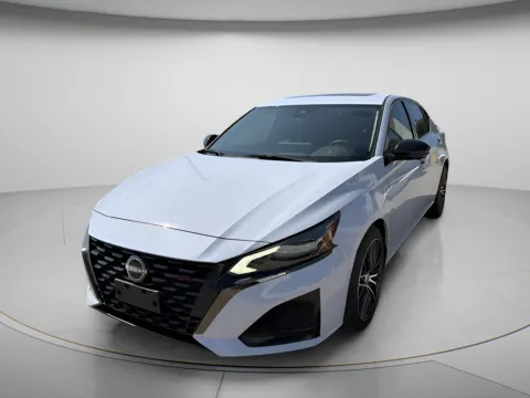 Photos of 2023 Nissan Altima 2.0 SR for sale in Chillicothe, MO at MAG CDJR