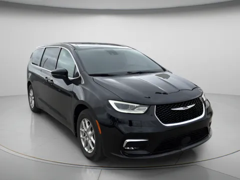 Black 2025 Chrysler Pacifica Select for sale in Chillicothe, MO