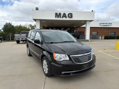 Black 2016 Chrysler Town & Country Touring for sale in Chillicothe, MO