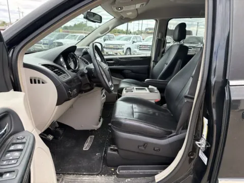 More photos of 2016 Chrysler Town & Country Touring at MAG CDJR, MO