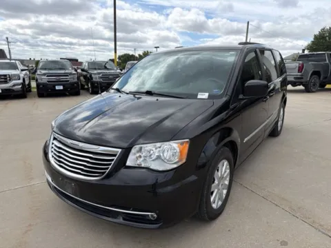 Photos of 2016 Chrysler Town & Country Touring for sale in Chillicothe, MO at MAG CDJR