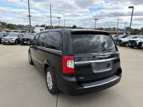 More photos of 2016 Chrysler Town & Country Touring at MAG CDJR, MO
