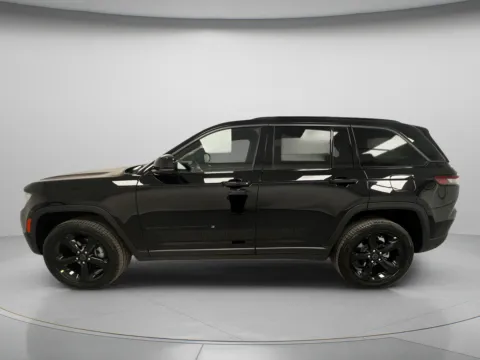 More photos of 2027 Jeep Grand Cherokee Limited at MAG CDJR, MO