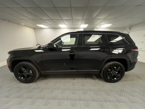 More photos of 2027 Jeep Grand Cherokee Limited at MAG CDJR, MO