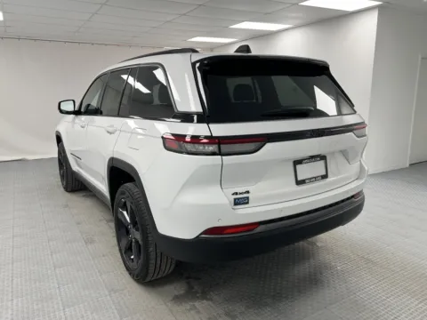 More photos of 2027 Jeep Grand Cherokee Limited at MAG CDJR, MO