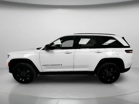 More photos of 2027 Jeep Grand Cherokee Limited at MAG CDJR, MO